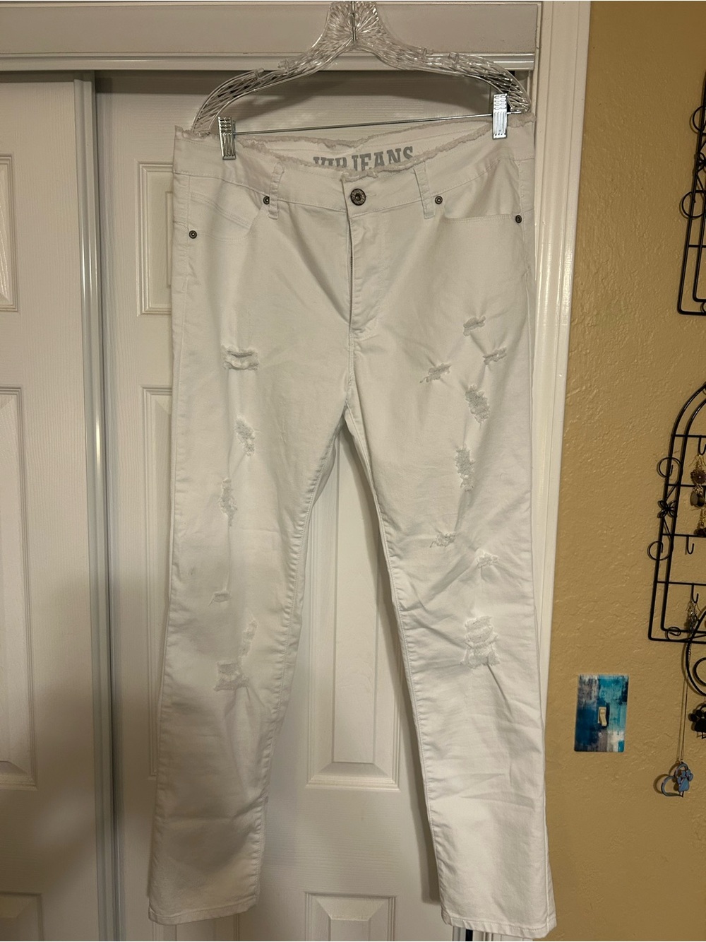 NWOT VIP White Skinny Distressed Women’s Jeans Sz 17/18